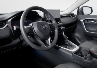 Подержанный автомобиль Toyota RAV4 2024 года (14 фото)