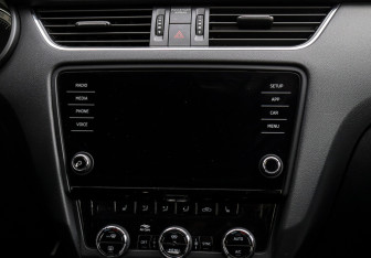 Подержанный автомобиль Skoda Octavia Liftback 2018 года (12 фото)