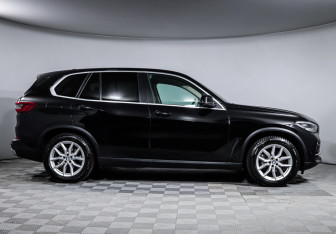 Подержанный автомобиль BMW X5 2018 года (4 фото)