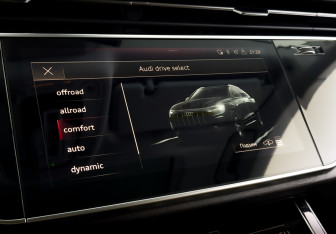 Подержанный автомобиль Audi Q8 2019 года (30 фото)