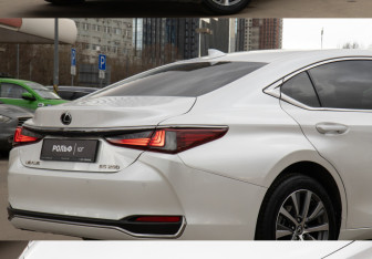 Подержанный автомобиль Lexus ES 2019 года (26 фото)