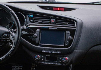 Подержанный автомобиль Kia Ceed Hatchback 2017 года (14 фото)