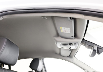 Подержанный автомобиль BMW X4 2017 года (24 фото)