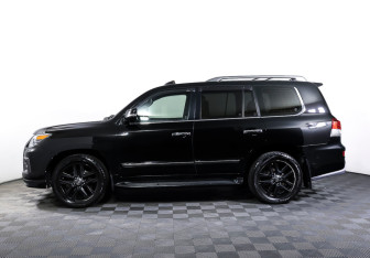 Подержанный автомобиль Lexus LX 2014 года (8 фото)