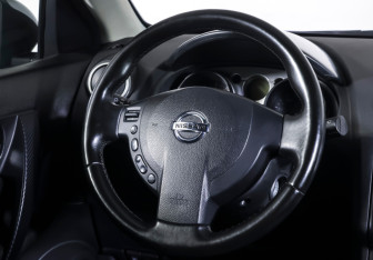 Подержанный автомобиль Nissan Qashqai 2008 года (13 фото)