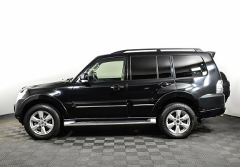 Подержанный автомобиль Mitsubishi Pajero 2014 года (3 фото)