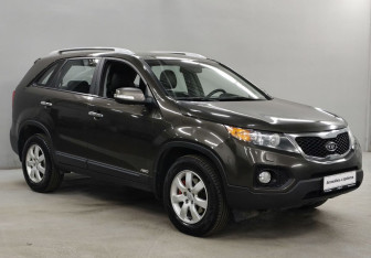 Подержанный автомобиль Kia Sorento 2012 года (3 фото)