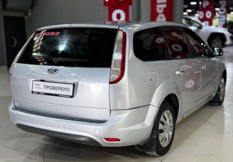 Подержанный автомобиль Ford Focus Wagon 2011 года (4 фото)