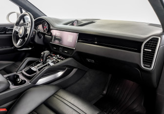 Подержанный автомобиль Porsche Cayenne 2020 года (11 фото)