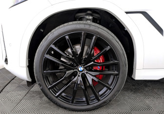 Подержанный автомобиль BMW X6 2023 года (18 фото)