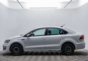 Подержанный автомобиль Volkswagen Polo Sedan 2018 года (8 фото)