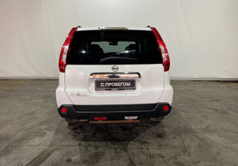 Подержанный автомобиль Nissan X-Trail 2013 года (5 фото)
