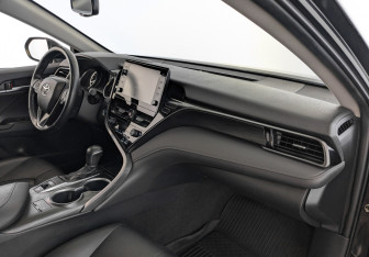 Подержанный автомобиль Toyota Camry Sedan 2021 года (11 фото)