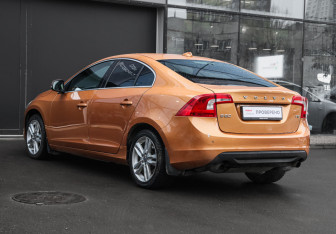 Подержанный автомобиль Volvo S60 2012 года (6 фото)