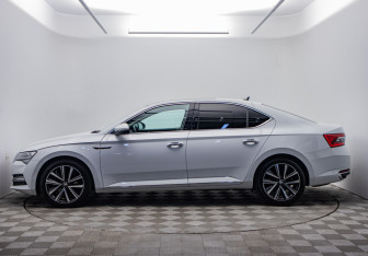 Подержанный автомобиль Skoda Superb Liftback 2024 года (2 фото)