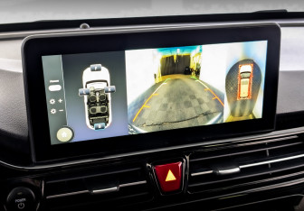 Подержанный автомобиль Москвич 3е 2023 года (28 фото)