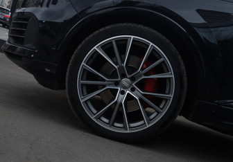 Подержанный автомобиль Audi Q7 2019 года (35 фото)