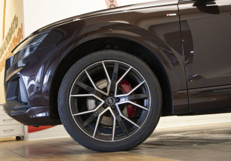 Подержанный автомобиль Audi Q8 2021 года (37 фото)