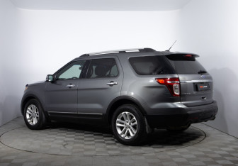 Подержанный автомобиль Ford Explorer 2012 года (7 фото)