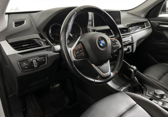 Подержанный автомобиль BMW X1 2018 года (12 фото)