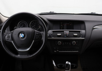 Подержанный автомобиль BMW X3 2012 года (15 фото)