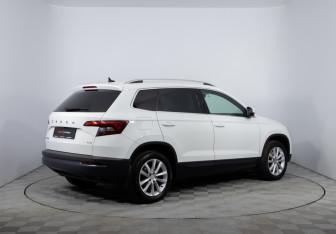 Подержанный автомобиль Skoda Karoq 2020 года (5 фото)