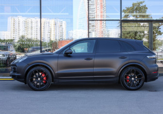 Подержанный автомобиль Porsche Cayenne 2020 года (8 фото)