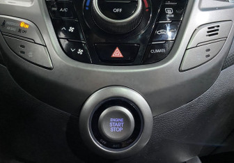 Подержанный автомобиль Hyundai Veloster 2013 года (15 фото)