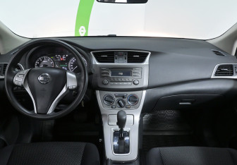 Подержанный автомобиль Nissan Sentra Sedan 2015 года (8 фото)
