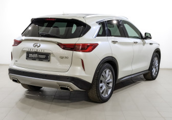 Подержанный автомобиль Infiniti QX50 2018 года (5 фото)