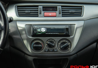 Подержанный автомобиль Mitsubishi Lancer Wagon 2007 года (12 фото)