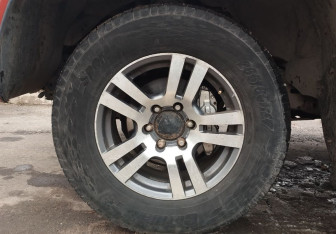 Подержанный автомобиль Toyota Hilux 2015 года (13 фото)