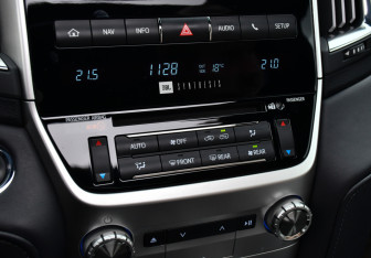 Подержанный автомобиль Toyota Land Cruiser Suv 2017 года (32 фото)