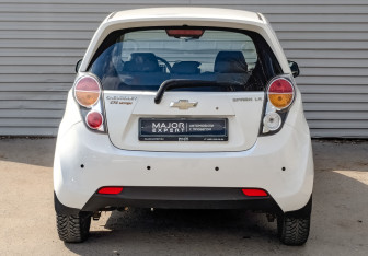 Подержанный автомобиль Chevrolet Spark 2012 года (6 фото)