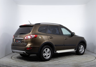 Подержанный автомобиль Hyundai Santa Fe 2011 года (5 фото)