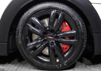 Подержанный автомобиль MINI Hatch 2016 года (30 фото)