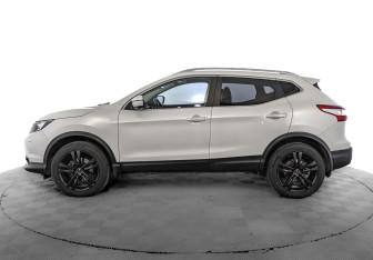 Подержанный автомобиль Nissan Qashqai 2018 года (8 фото)