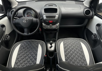 Подержанный автомобиль Toyota Aygo 2010 года (11 фото)