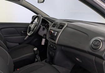 Подержанный автомобиль Renault Logan Sedan 2022 года (13 фото)