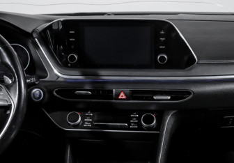 Подержанный автомобиль Hyundai Sonata 2022 года (13 фото)