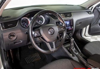 Подержанный автомобиль Skoda Octavia Liftback 2017 года (17 фото)