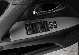 Подержанный автомобиль Toyota Avensis Sedan 2011 года (18 фото)