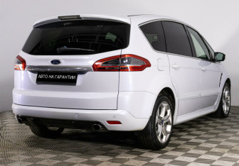 Подержанный автомобиль Ford S-MAX 2013 года (3 фото)