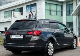 Подержанный автомобиль Opel Astra Wagon 2012 года (5 фото)
