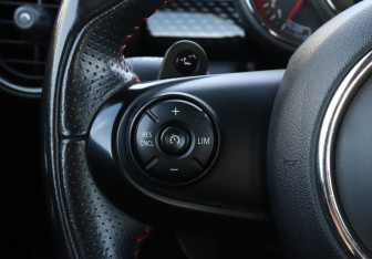 Подержанный автомобиль MINI Hatch 2019 года (19 фото)