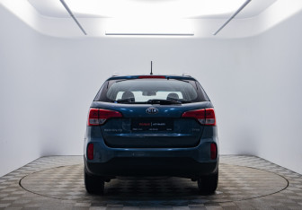 Подержанный автомобиль Kia Sorento 2014 года (6 фото)