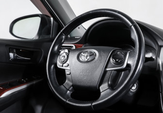 Подержанный автомобиль Toyota Camry Sedan 2013 года (17 фото)