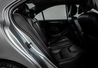 Подержанный автомобиль Volvo S60 2007 года (9 фото)