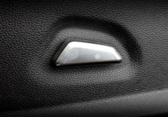 Подержанный автомобиль Москвич 3е 2023 года (20 фото)