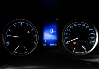 Подержанный автомобиль Toyota Corolla Sedan 2017 года (11 фото)